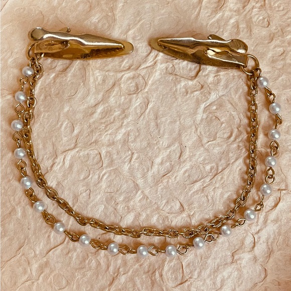 Vintage Faux Pearl and Goldtone Sweater Clip - Picture 1 of 2